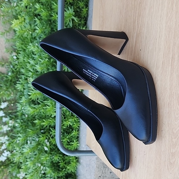 Gabrielle Union Black Square Toe Pump Women's Size 11 - Picture 1 of 9